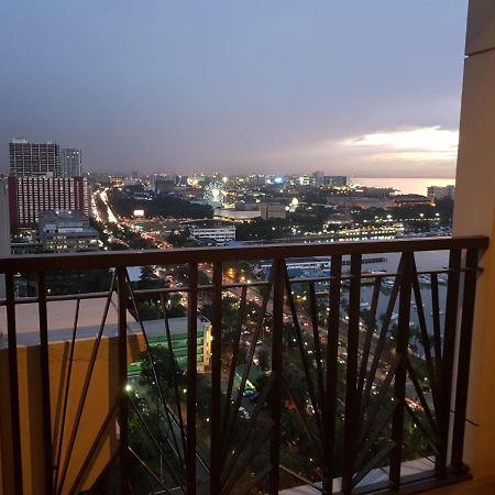 Admiral Baysuites Манила Экстерьер фото